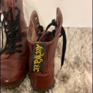 DOC MARTEN boots LIKE NEW rare color